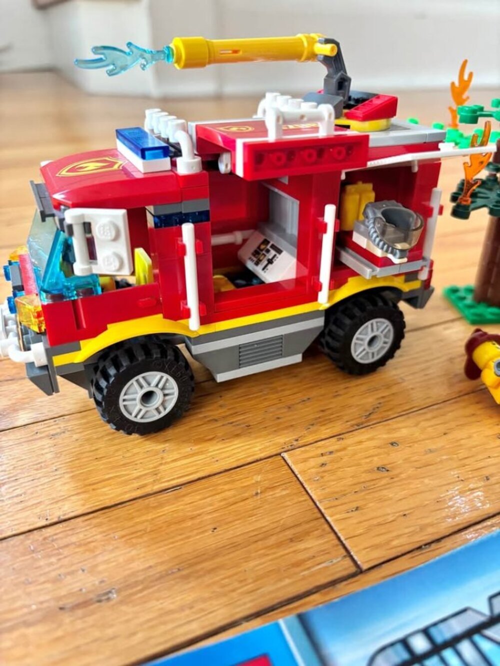 Lego City Fire Truck 4208 - Complete With Instructions - Picture 7 of 10